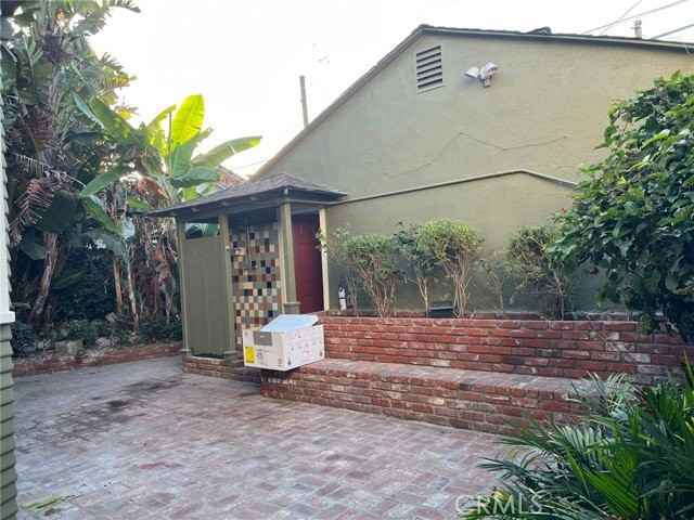 207 9th St - Photo 3 of 7