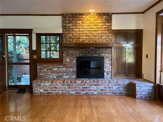 207 9th St - Photo 4 of 7