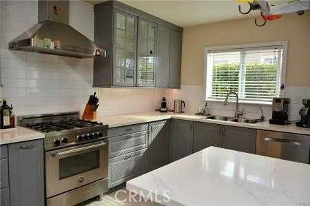4439 Van Noord Ave - Photo 4 of 8