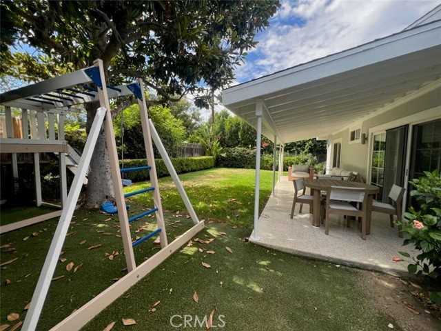 4439 Van Noord Ave - Photo 6 of 8