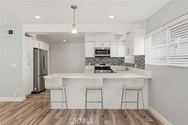 9754 Yolanda Ave - Photo 3 of 8