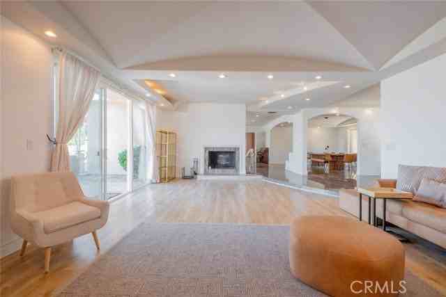 4321 Clear Valley Dr - Photo 4 of 8