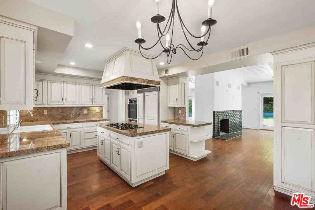 23742 Kivik St - Photo 3 of 8