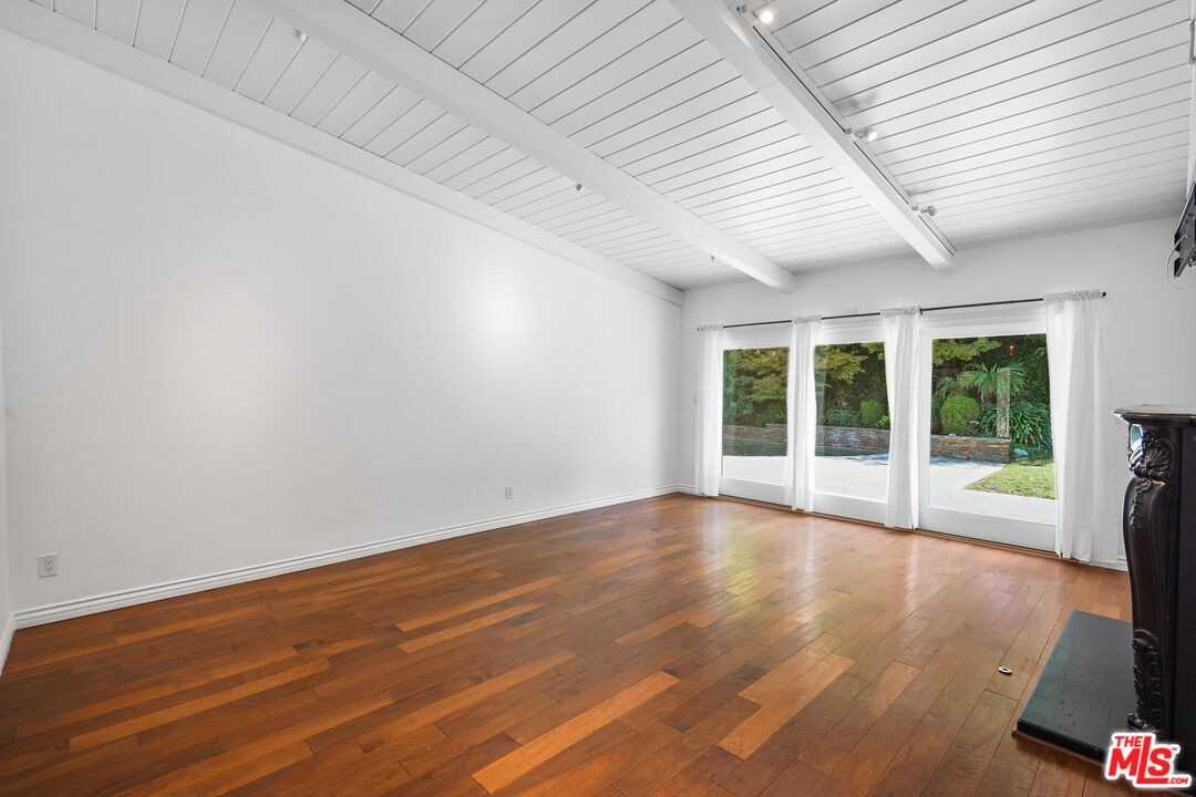 23742 Kivik St - Photo 4 of 8
