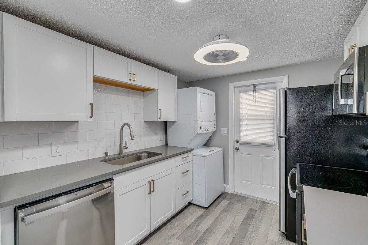 13496 W Rena Dr - Photo 5 of 19