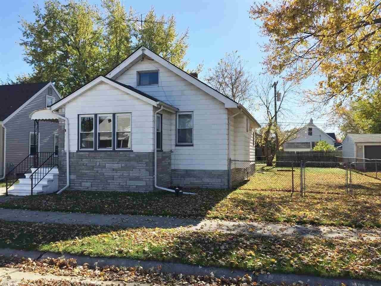 17444 Ivanhoe St - Photo 2 of 10