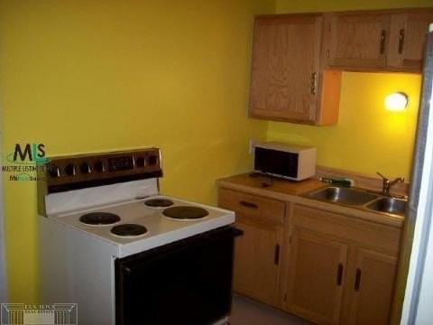 17444 Ivanhoe St - Photo 5 of 10
