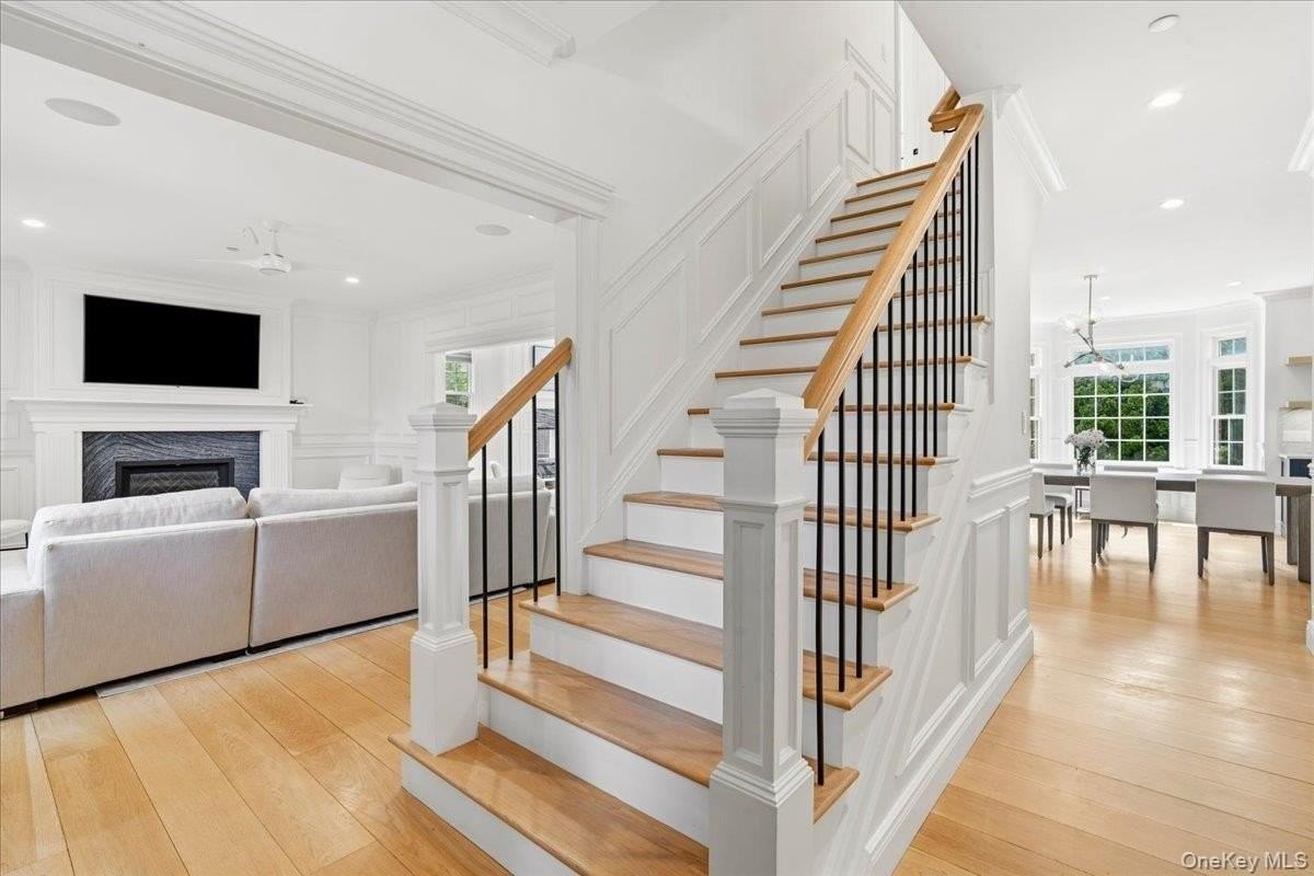 198 Kensington Rd - Photo 2 of 33