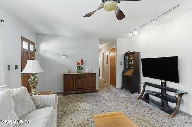 1163 Manor Dr - Photo 3 of 14