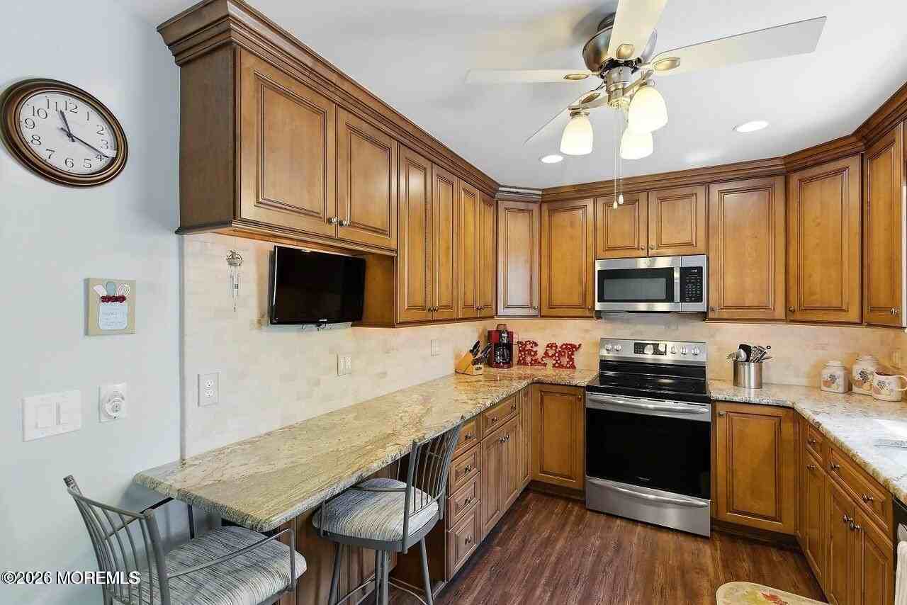 1163 Manor Dr - Photo 6 of 14