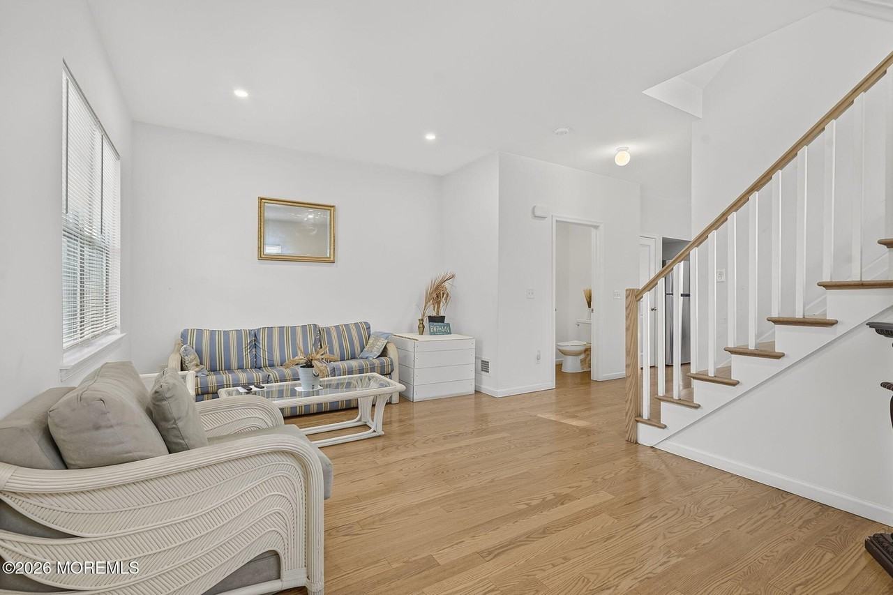 1508 Heck Ave - Photo 4 of 17