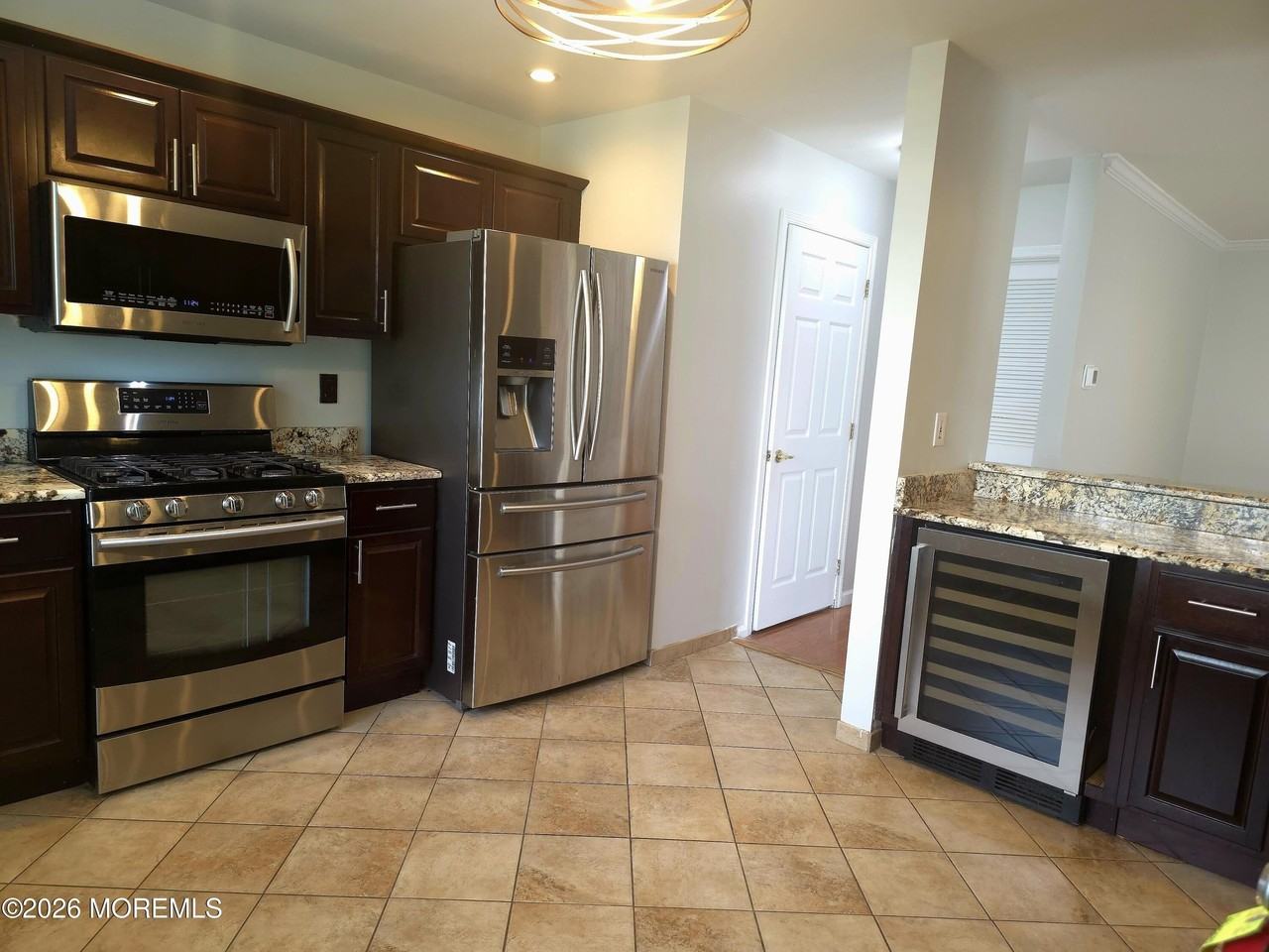 57 Phoenix Ct - Photo 4 of 26