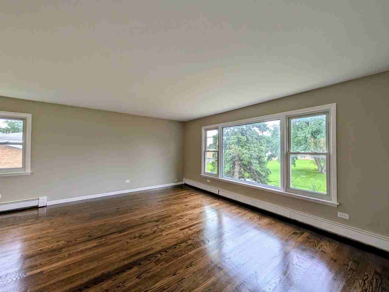 16W780 57th St #1 - Photo 4 of 24