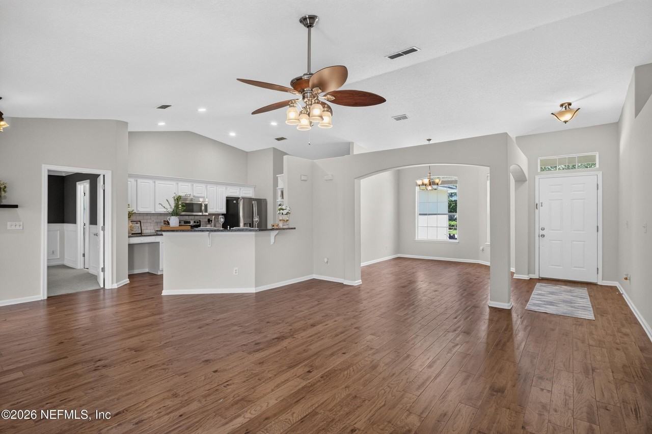 12838 Chets Creek Dr N - Photo 5 of 44