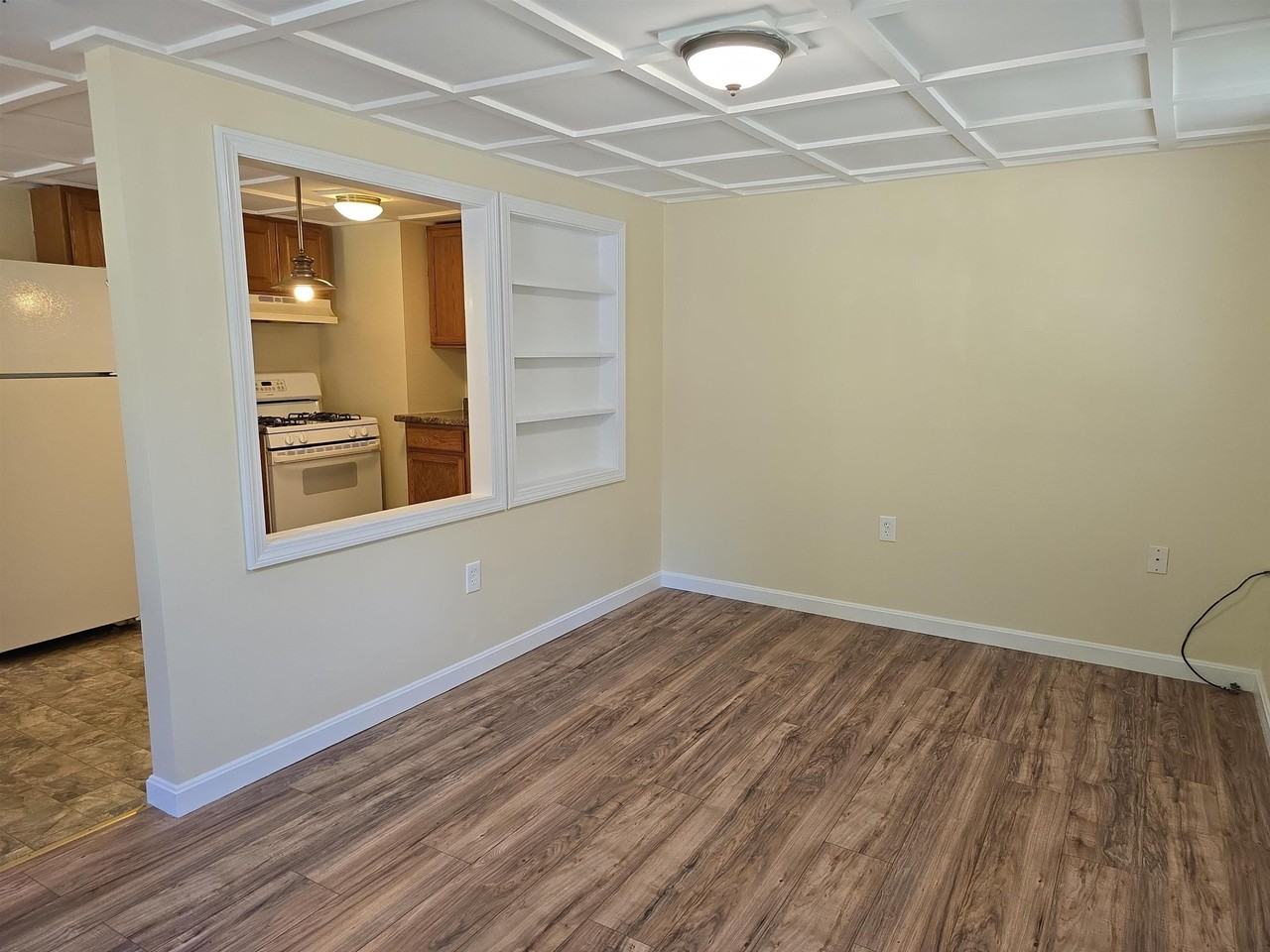111 Maple St #B - Photo 3 of 15