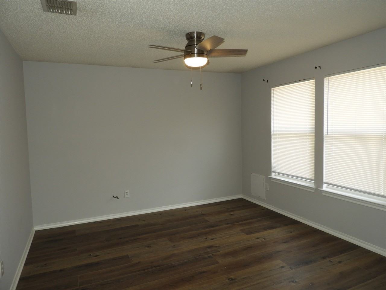 2604 Lookout Dr - Photo 2 of 12