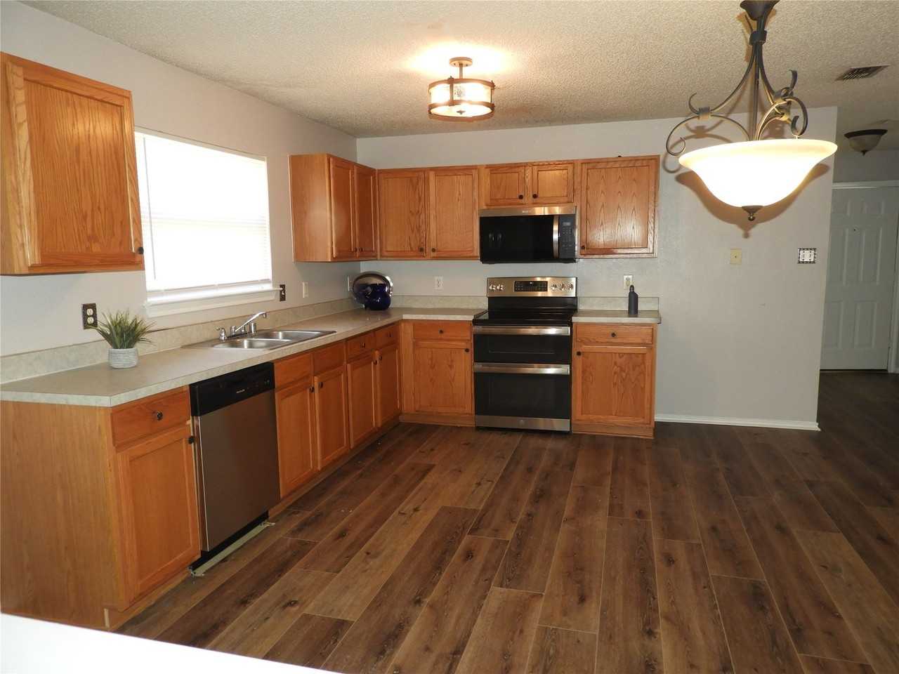 2604 Lookout Dr - Photo 3 of 12