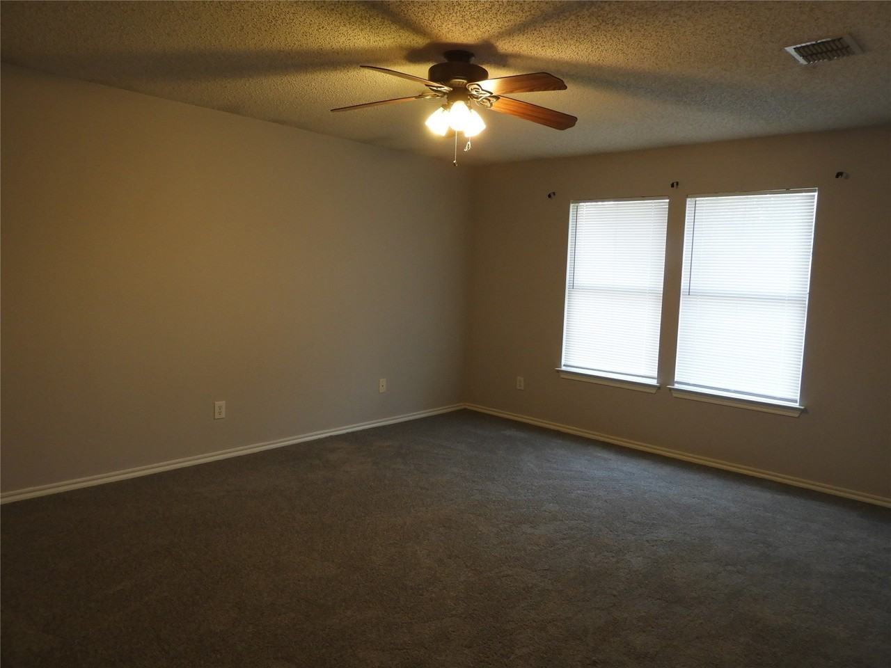 2604 Lookout Dr - Photo 5 of 12