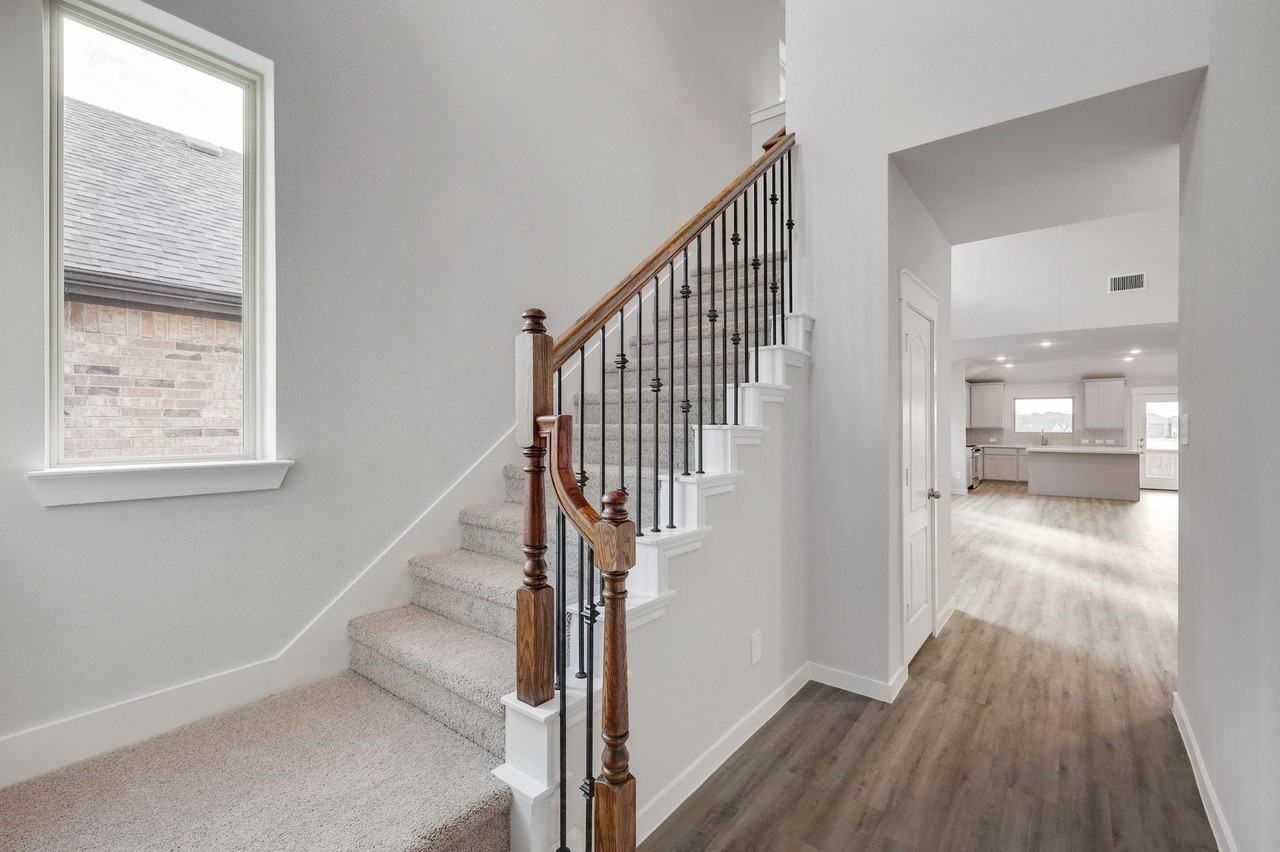 2907 Doggett Dr - Photo 3 of 27