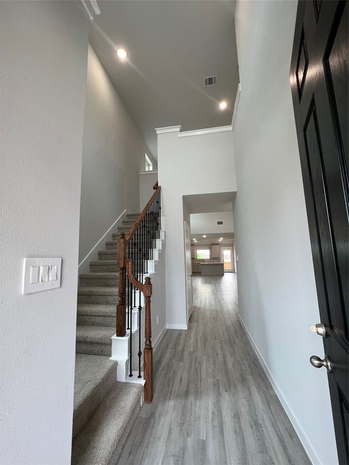 2907 Doggett Dr - Photo 4 of 27