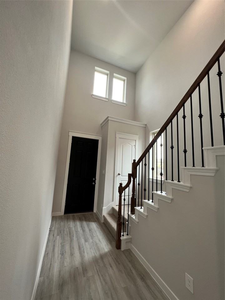 2907 Doggett Dr - Photo 5 of 27