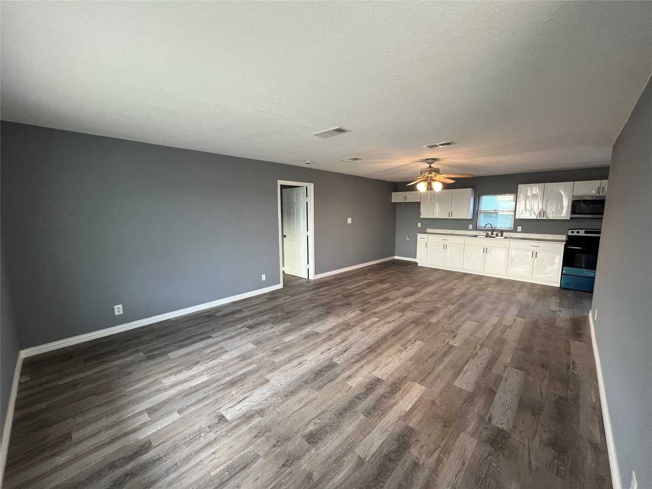 122 S 10th St - Photo 2 of 12