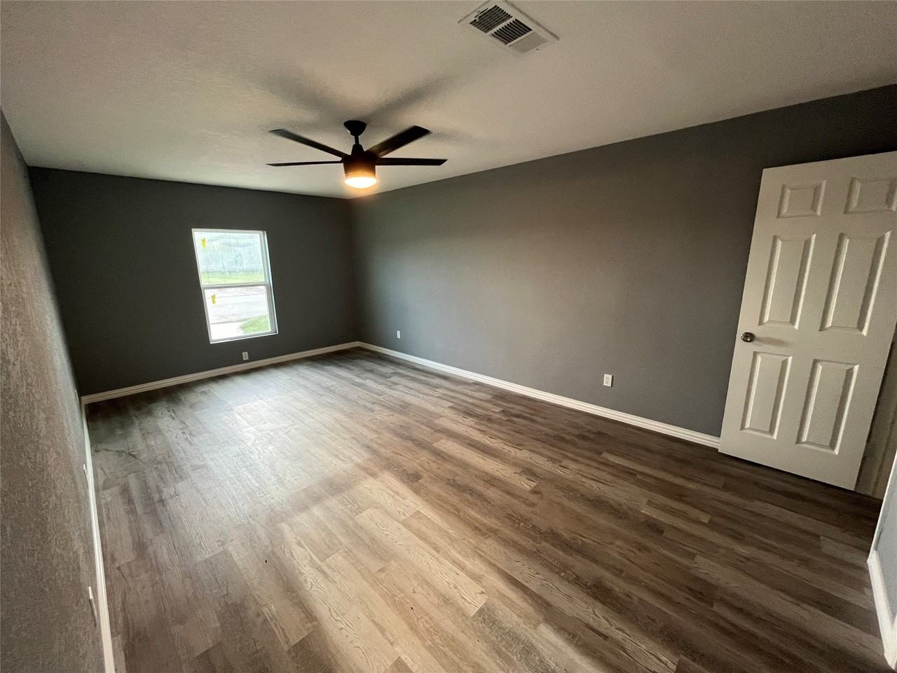 122 S 10th St - Photo 3 of 12