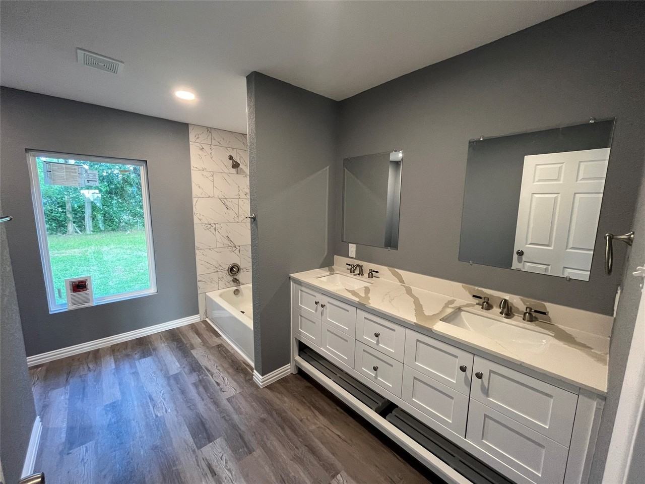 122 S 10th St - Photo 4 of 12