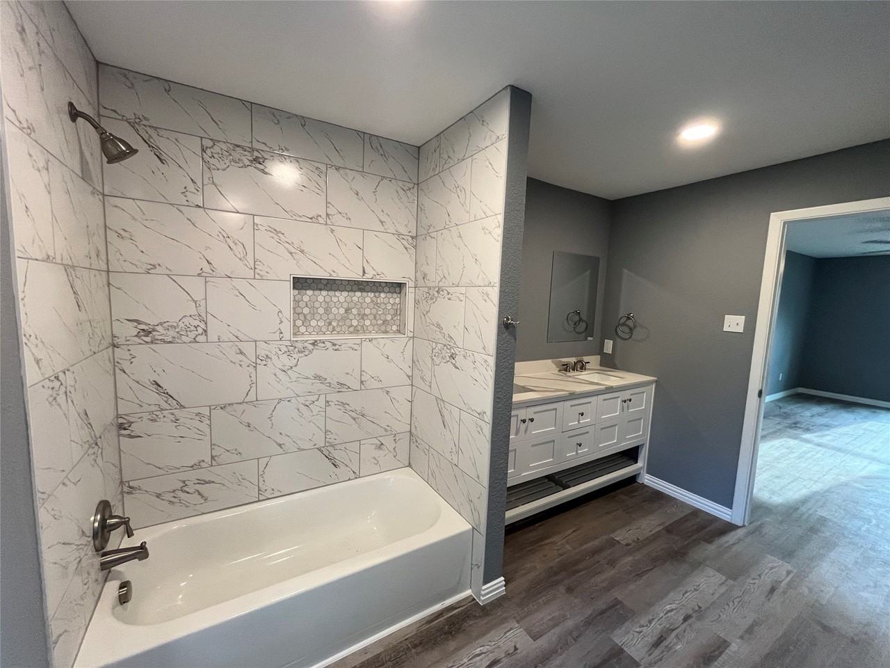 122 S 10th St - Photo 5 of 12