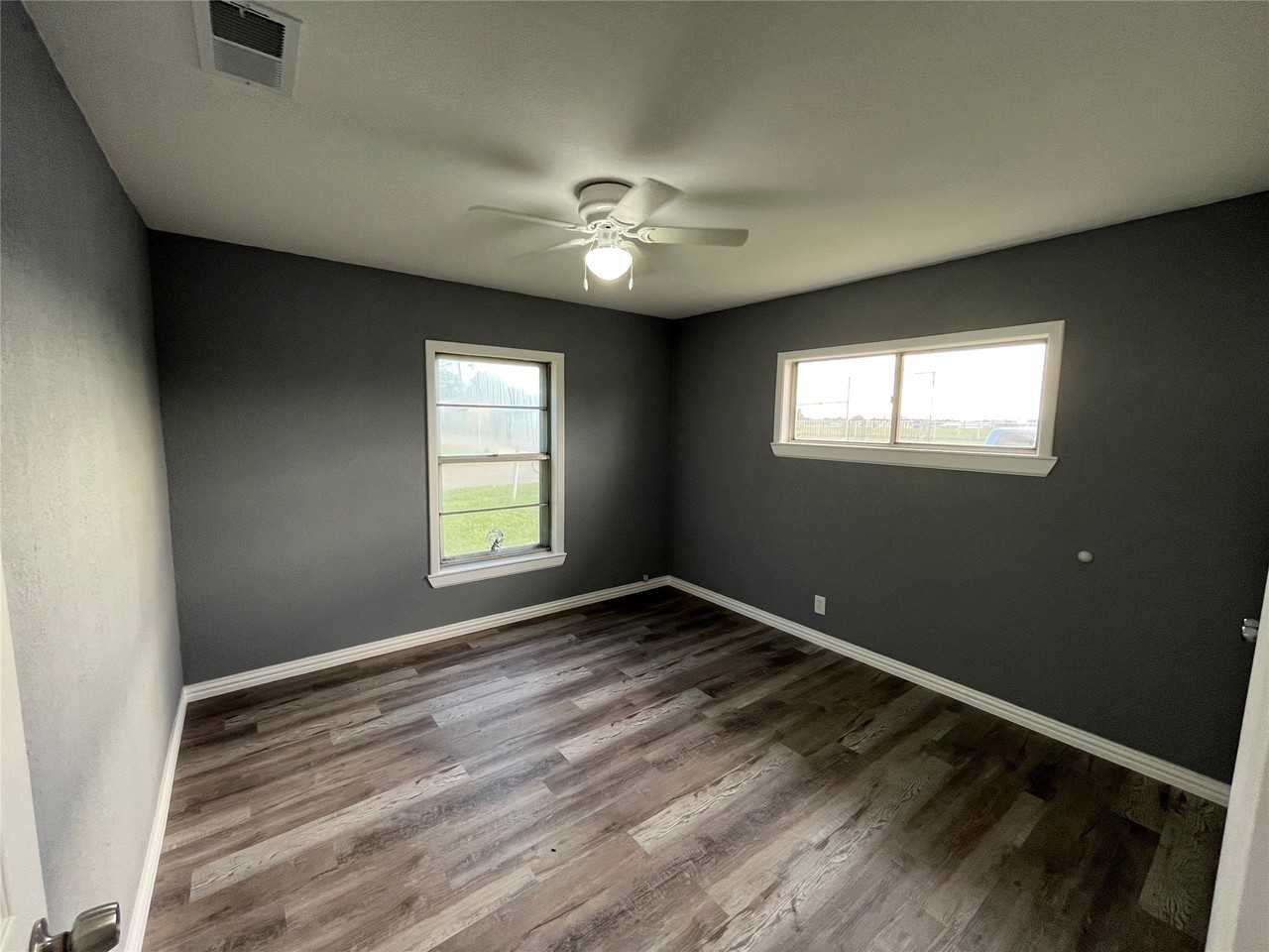 122 S 10th St - Photo 7 of 12