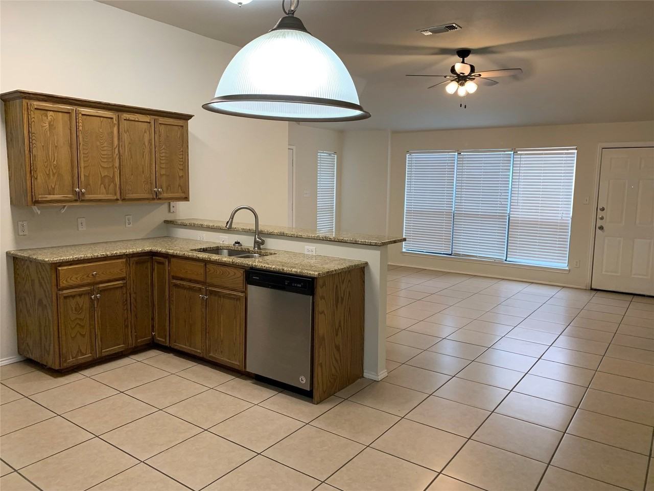 1021 Olivewood Ln - Photo 4 of 22
