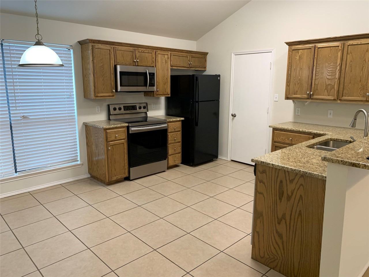 1021 Olivewood Ln - Photo 5 of 22