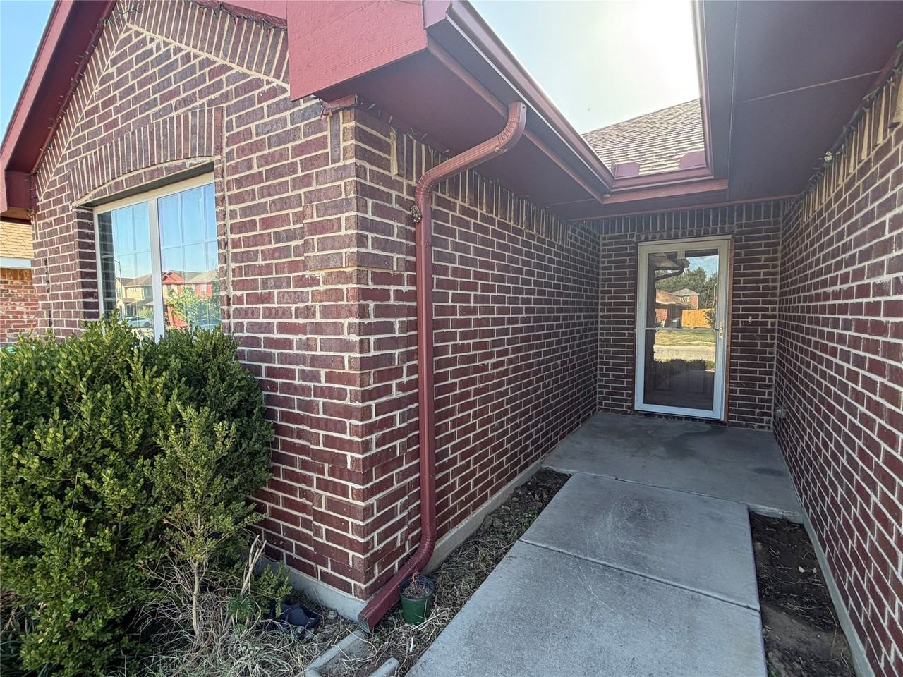 2837 Mesquite Rd - Photo 2 of 17