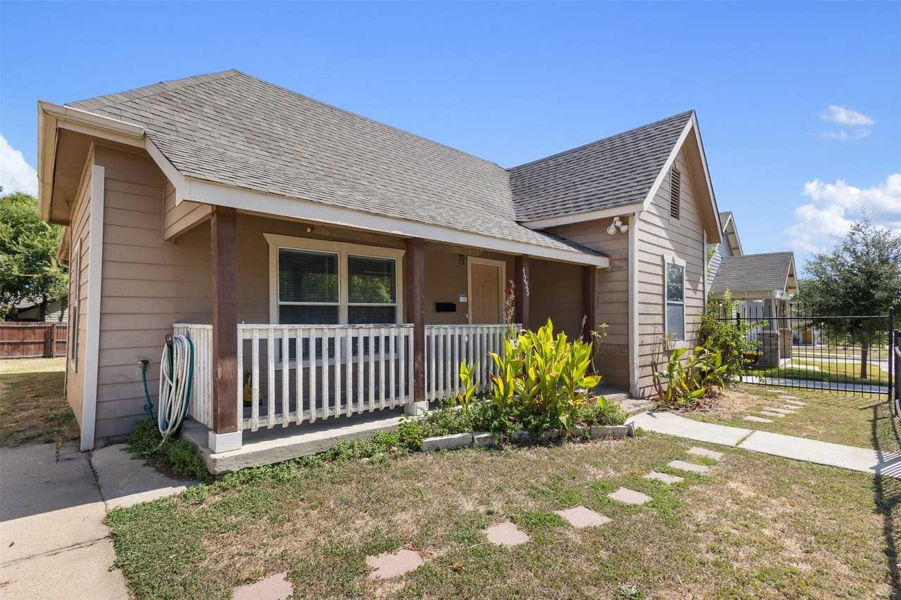 1235 E Leuda St - Photo 2 of 16