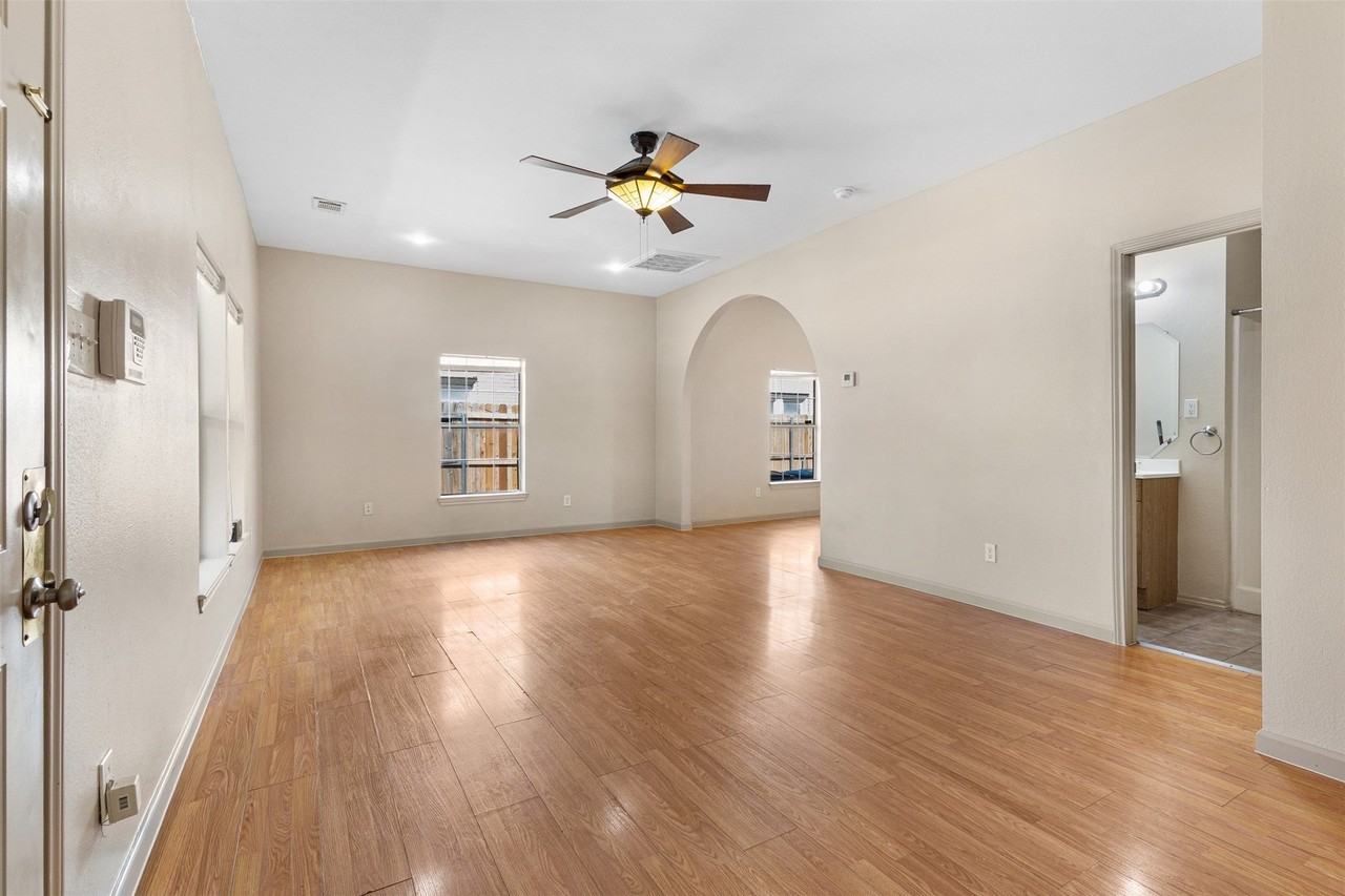 1235 E Leuda St - Photo 3 of 16