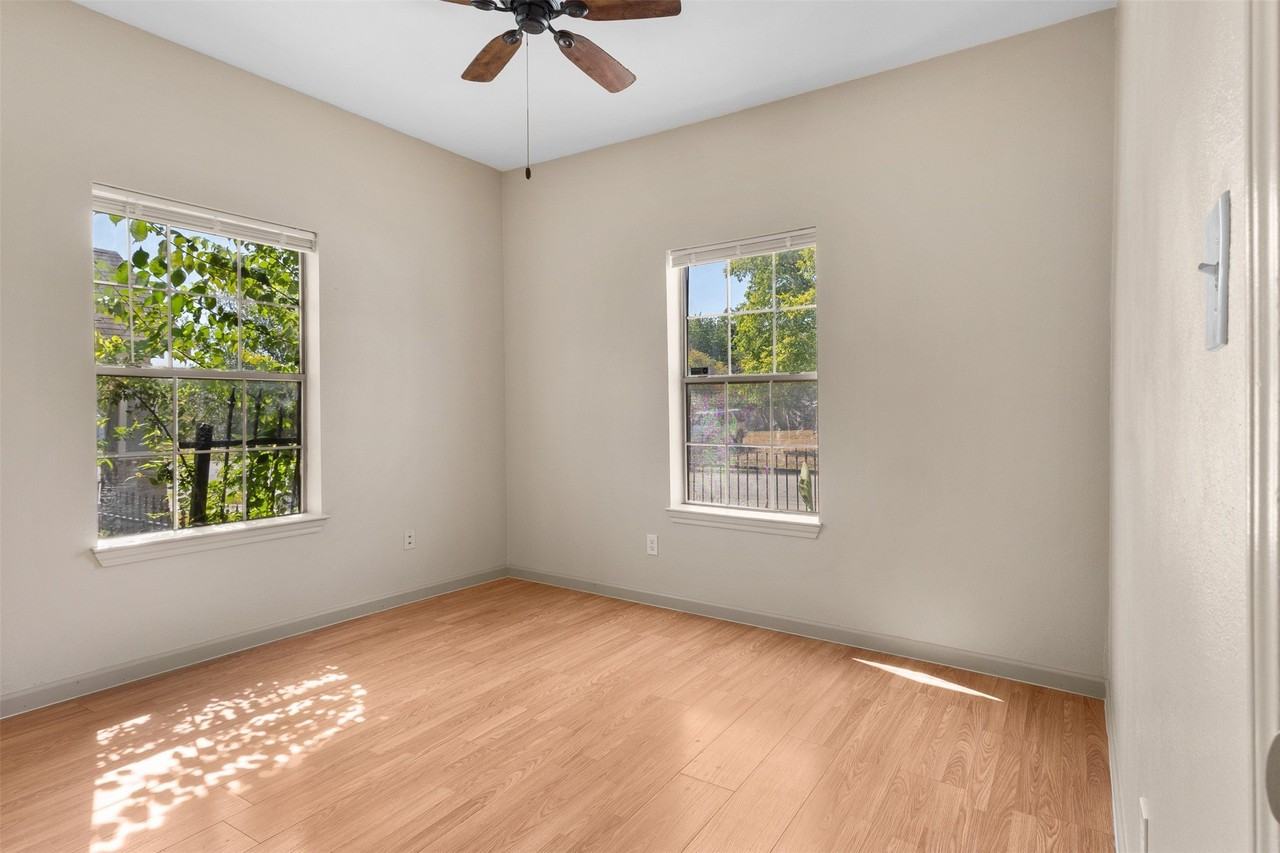1235 E Leuda St - Photo 4 of 16