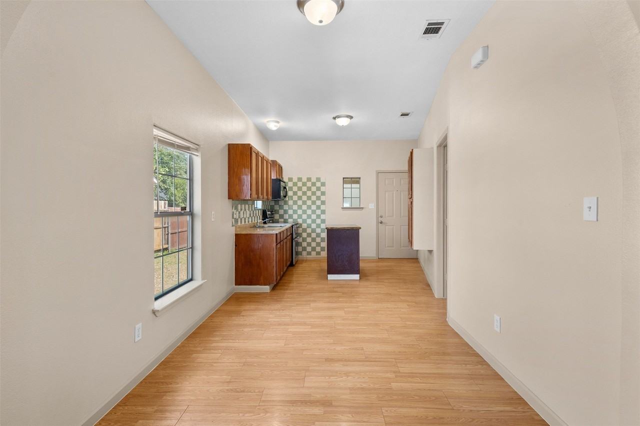 1235 E Leuda St - Photo 7 of 16
