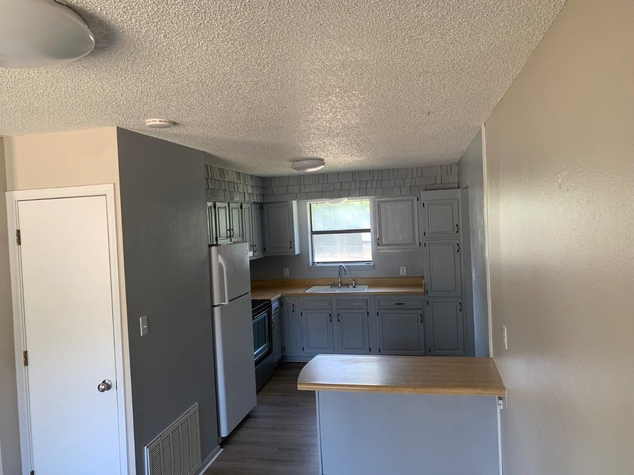 2122 W Austin Ave - Photo 4 of 6