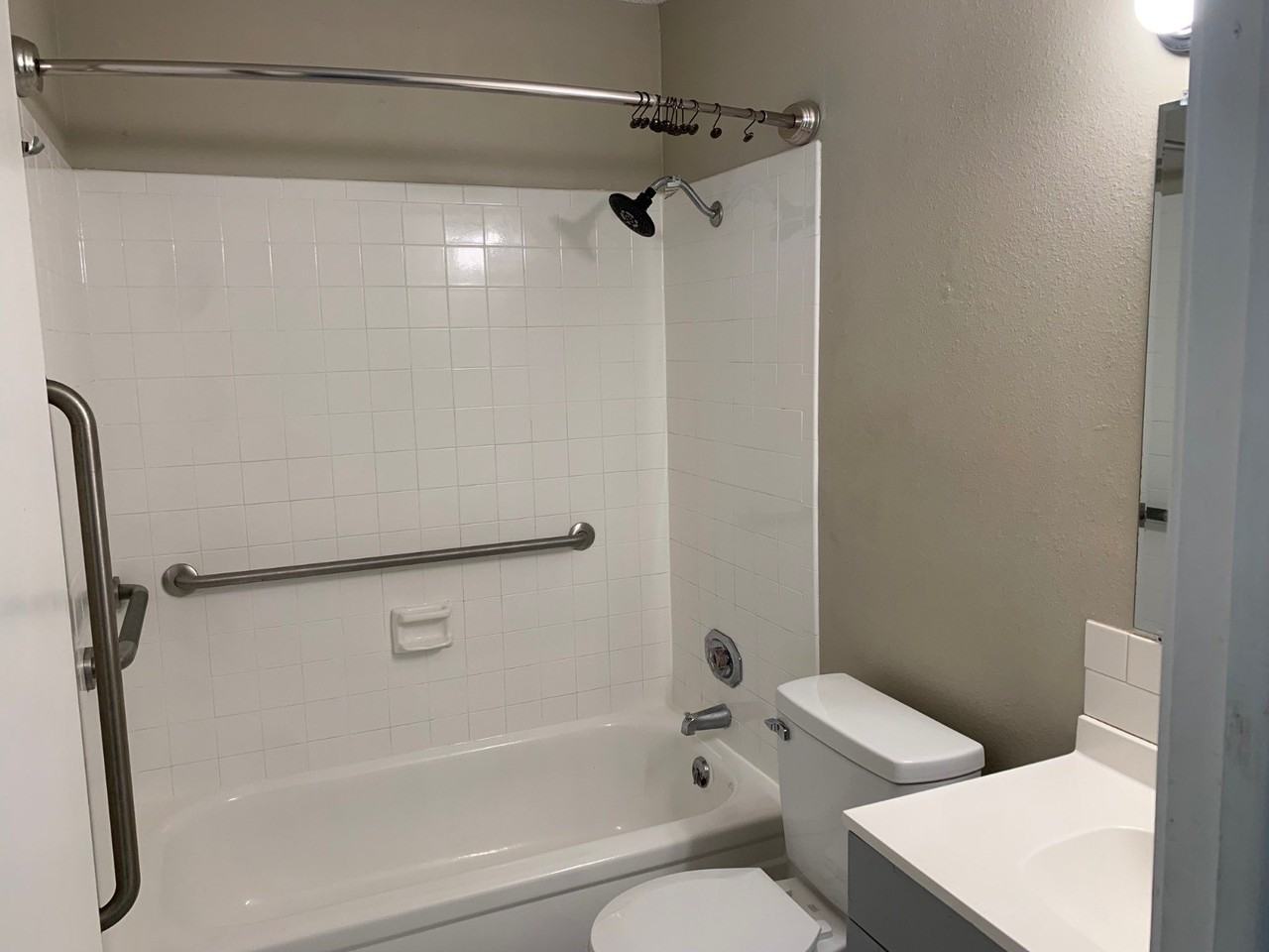2122 W Austin Ave - Photo 6 of 6