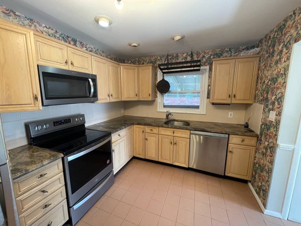 63 S 6th St - Photo 4 of 25