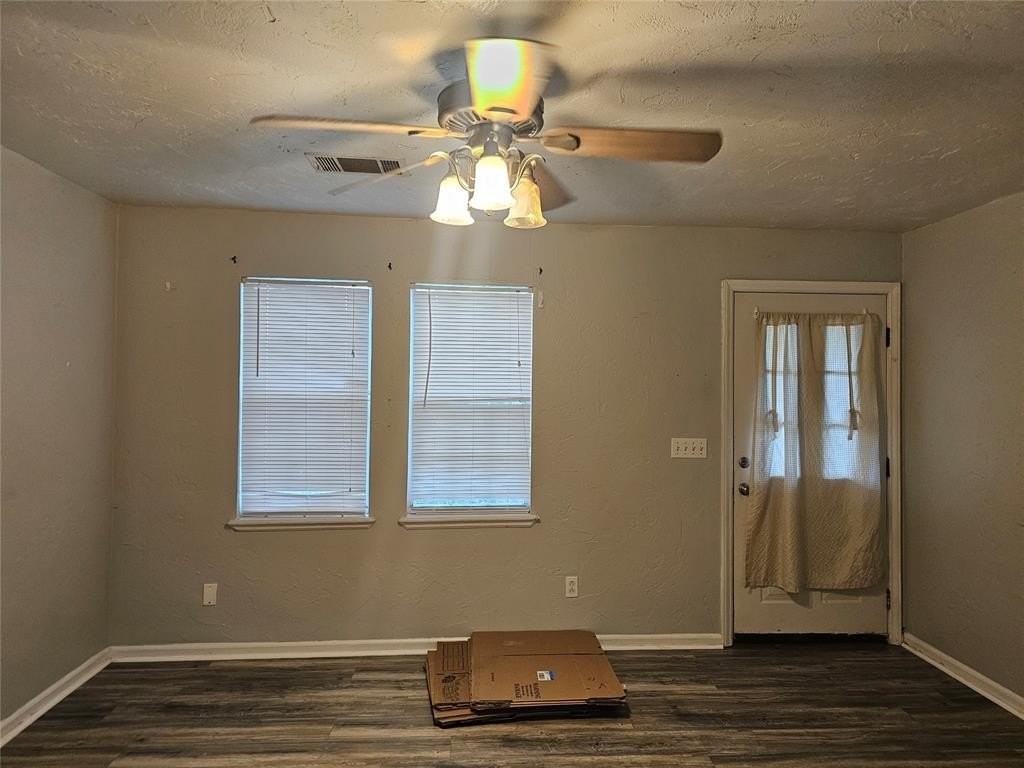 1112 Jet Dr - Photo 2 of 21