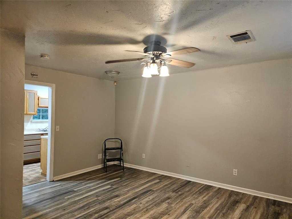 1112 Jet Dr - Photo 4 of 21