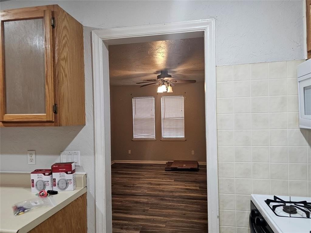 1112 Jet Dr - Photo 5 of 21
