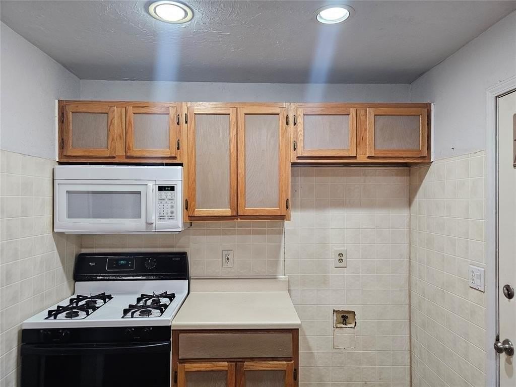 1112 Jet Dr - Photo 7 of 21