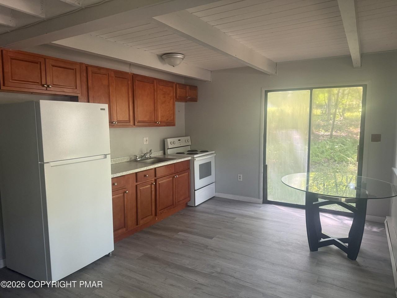 2111 Spring Dr - Photo 6 of 27