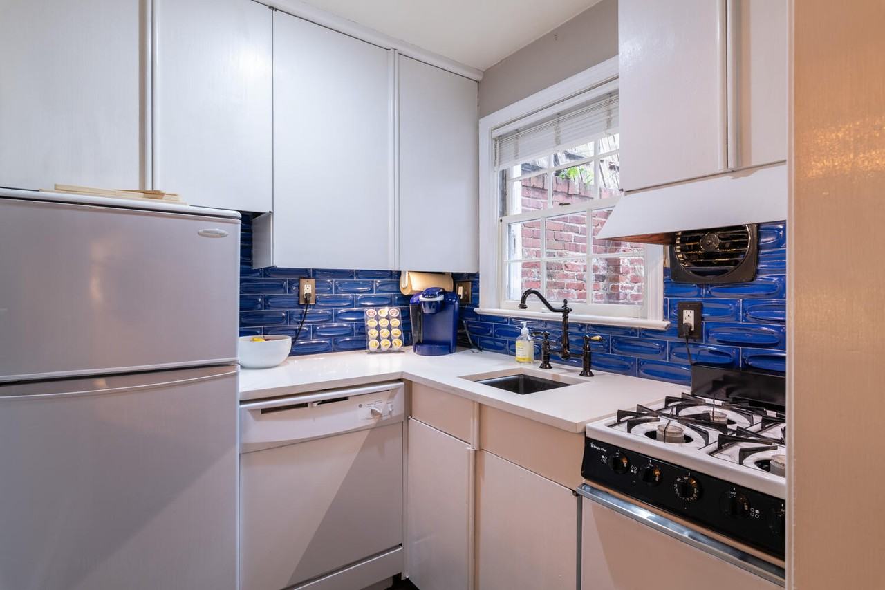 636 G St Se #2 - Photo 6 of 11