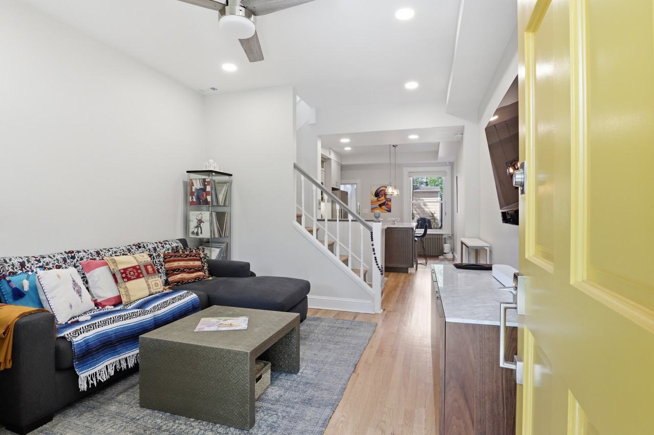 1526 D St Se #1 - Photo 3 of 35