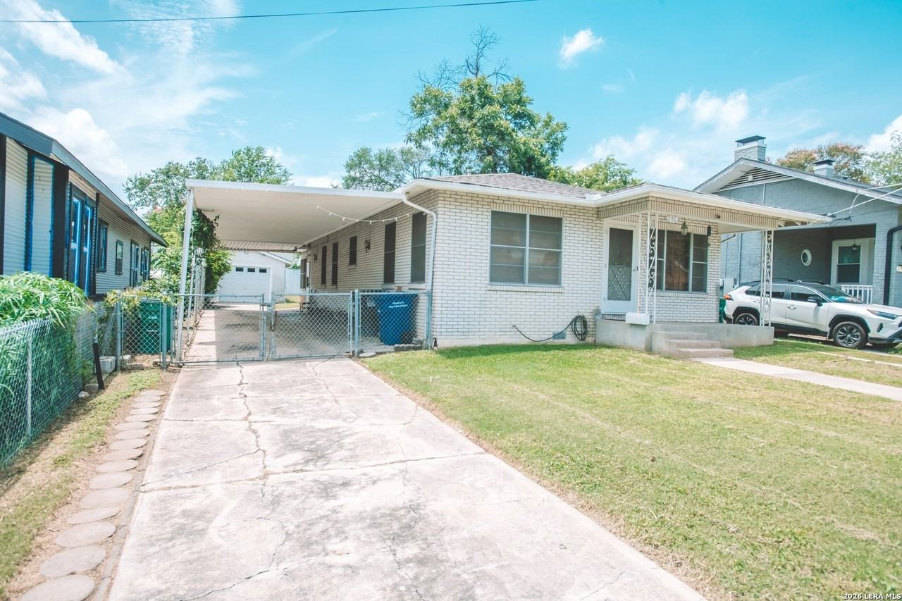 206 University Ave - Photo 2 of 15