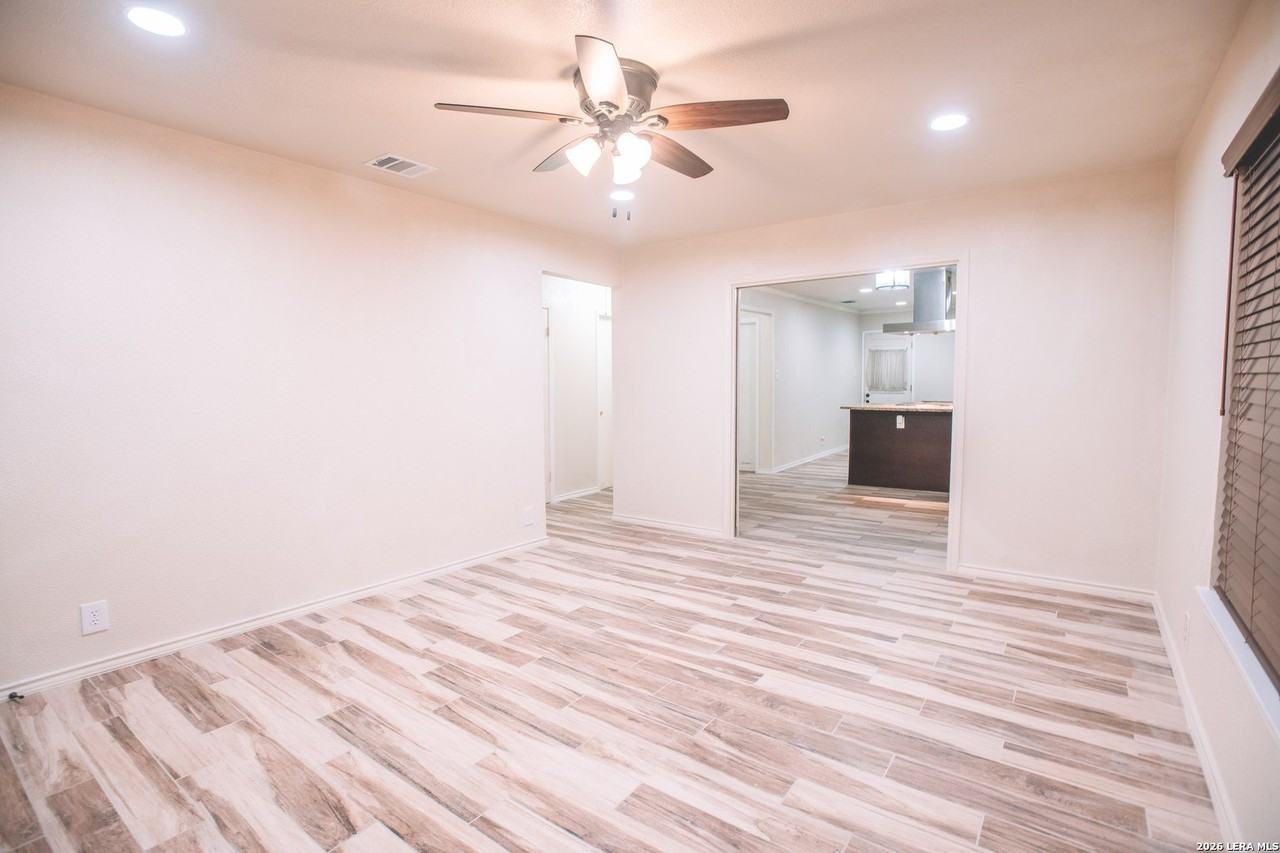 206 University Ave - Photo 5 of 15