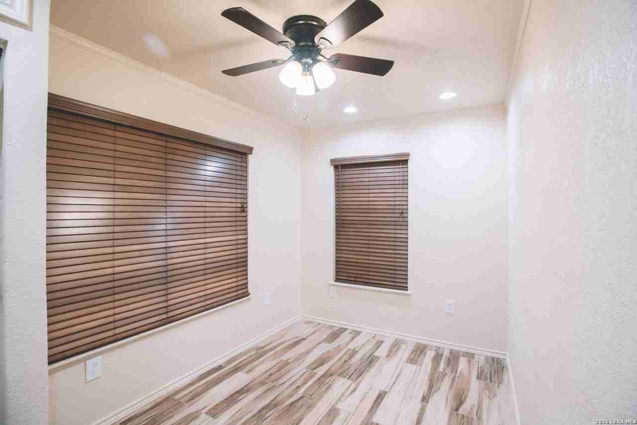 206 University Ave - Photo 6 of 15